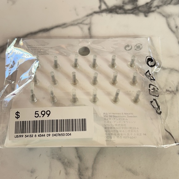 H&M- Earring Set - Picture 3 of 7